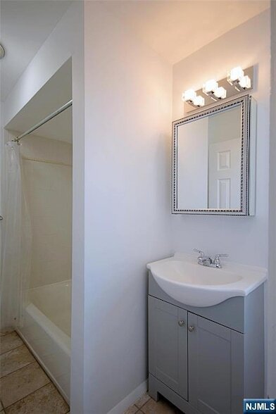 Building Photo - 154 Undercliff Ave