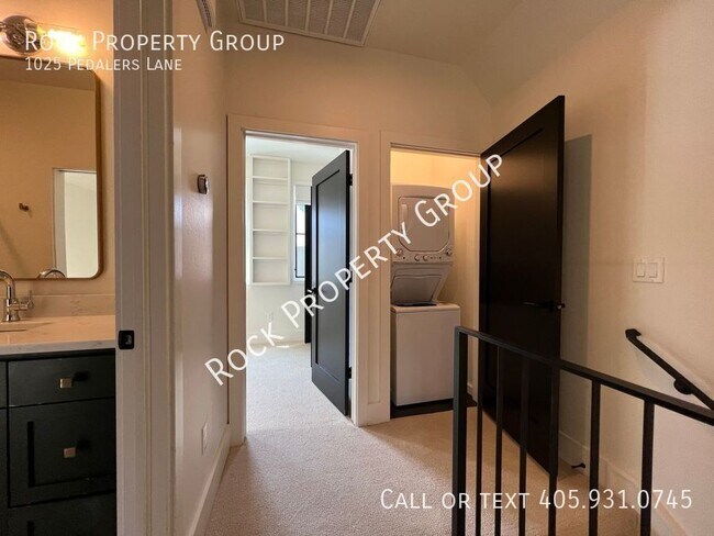 Building Photo - 1025 Pedalers Ln