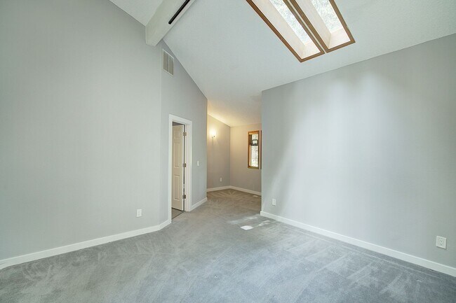 Building Photo - 5Bd/2.5Ba Kirkland Home