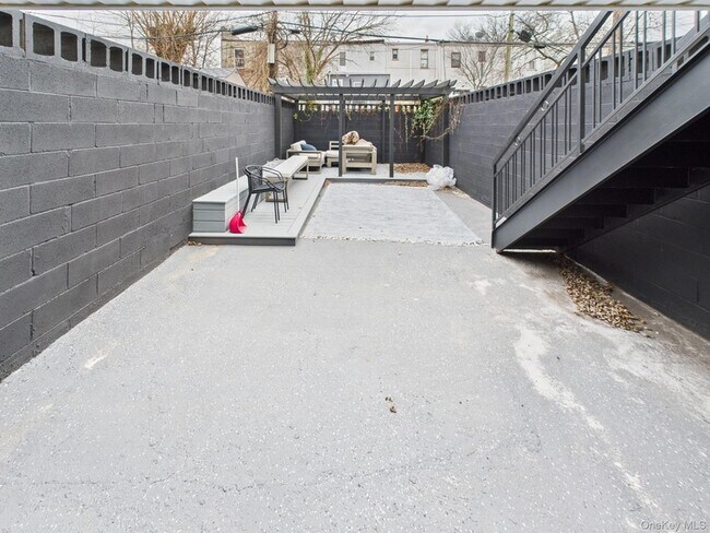 Building Photo - 1770 Pacific St