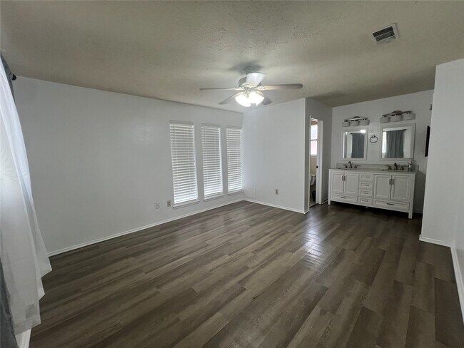 Building Photo - 21215 Verdecove Ln