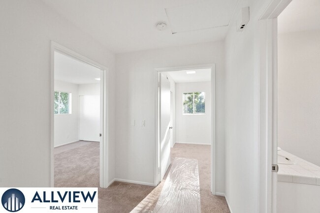 Building Photo - Gorgeous, updated 3 bed, 2 bath home in th...