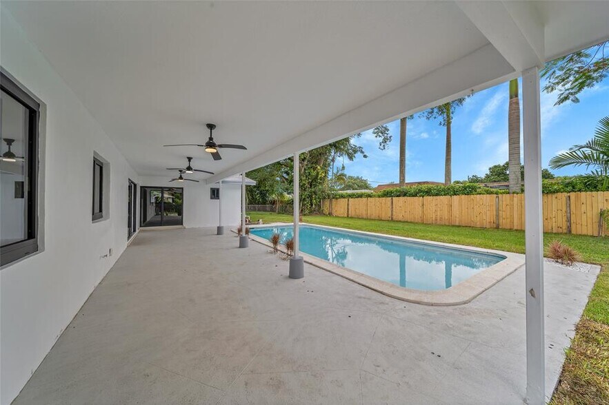 Building Photo - 7301 NW 13th Ct