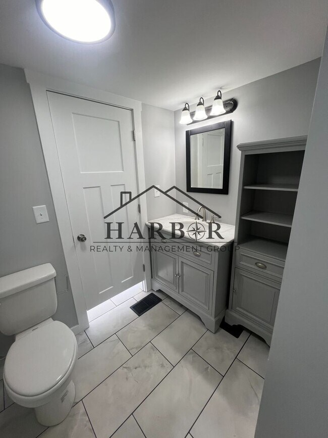 Building Photo - Newly Remodeled 2 Bedroom + Bonus Room Home