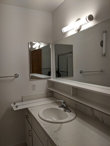 Building Photo - 330 Vernon St