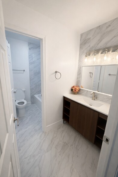 Building Photo - 16W540 87th St