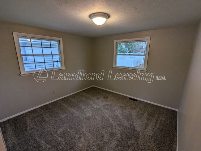 Building Photo - Beautiful 3-Bedroom Ranch with Fenced Yard...