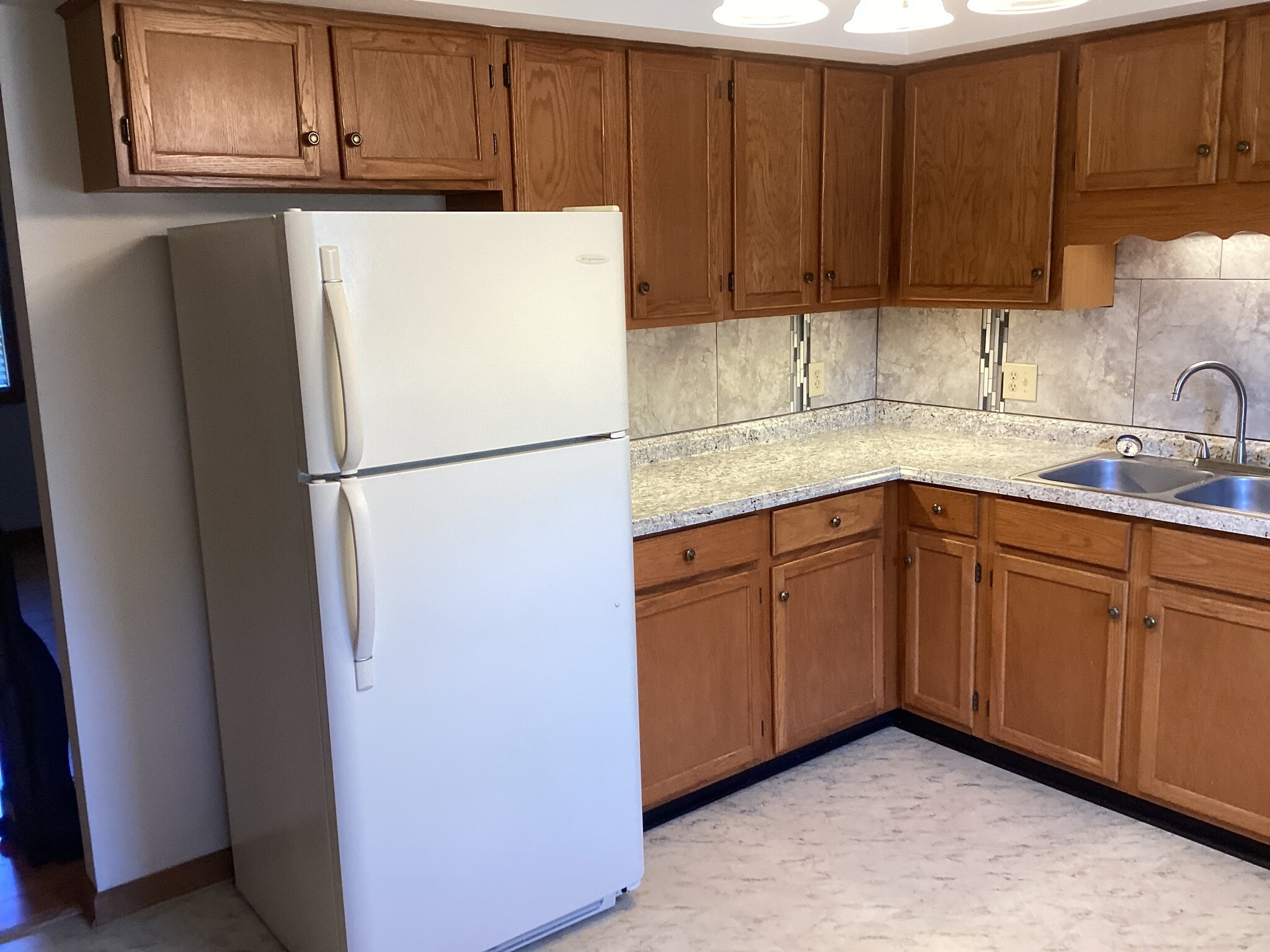 Kitchen - 106 Lori Ann Dr