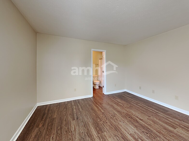 Building Photo - 606 Cross Wind Dr