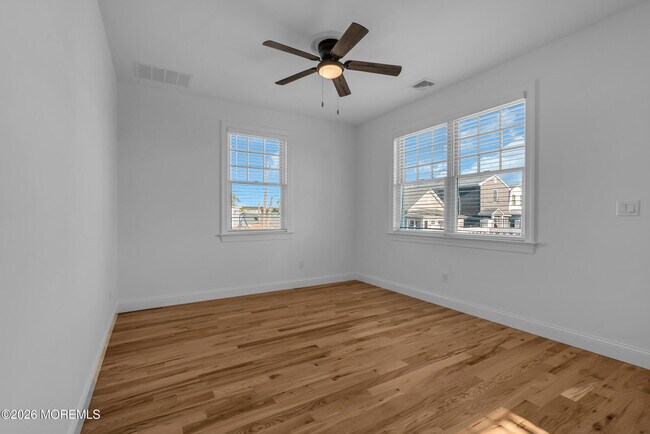 Building Photo - 132 Bay Ave