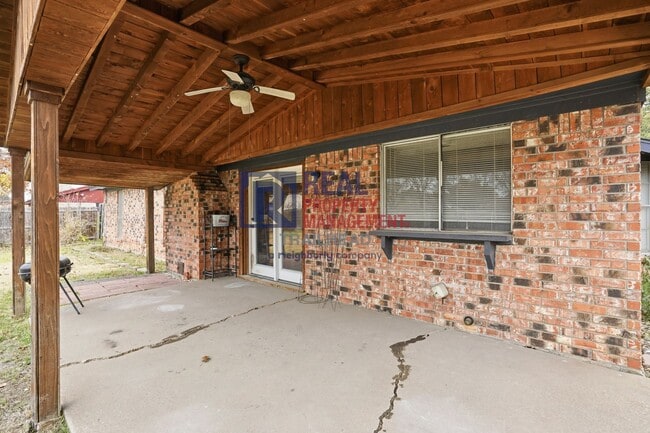 Building Photo - Updated 3-Bedroom Home with Large Fenced Yard in a Great Location