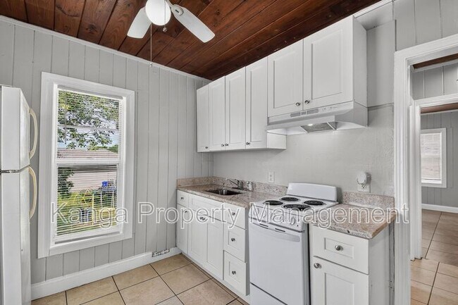 Building Photo - 887 7th St