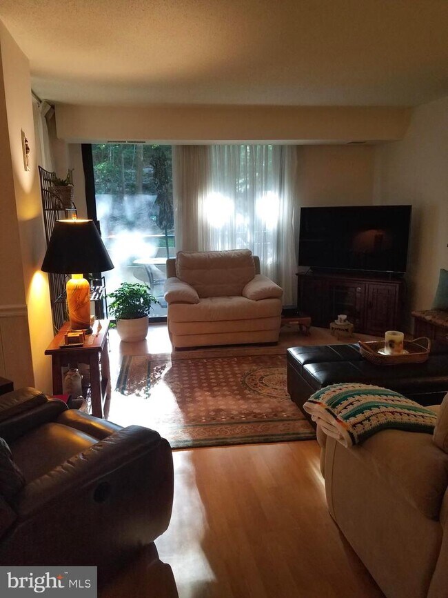 Building Photo - 1808 Old Meadow Rd