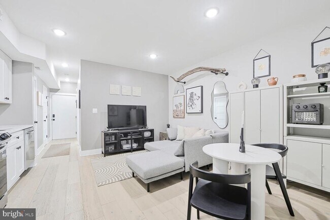 Building Photo - 1144 Owen Pl NE