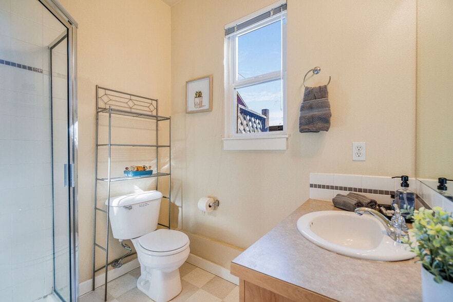 Building Photo - 219 Nickerson St