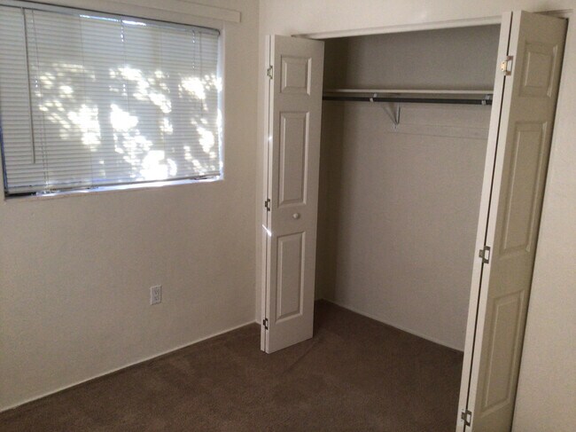 Building Photo - 4752 E 2nd St