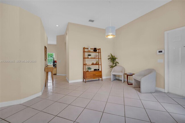 Building Photo - 885 Tanglewood Cir