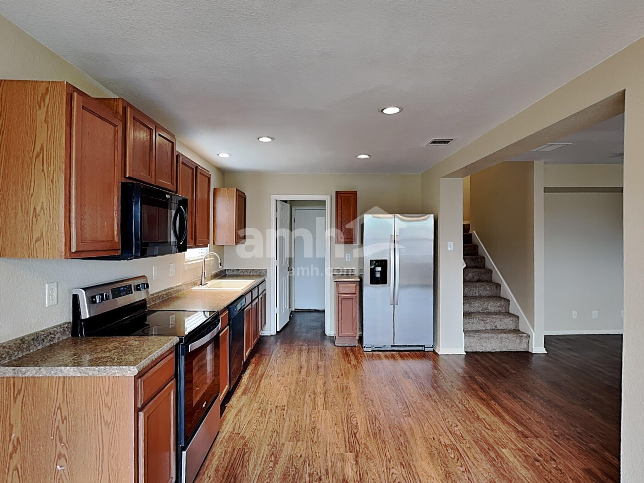 Building Photo - 270 New Country Rd