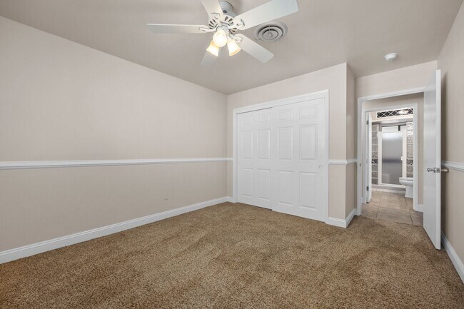 Building Photo - 605 N El Rio Dr