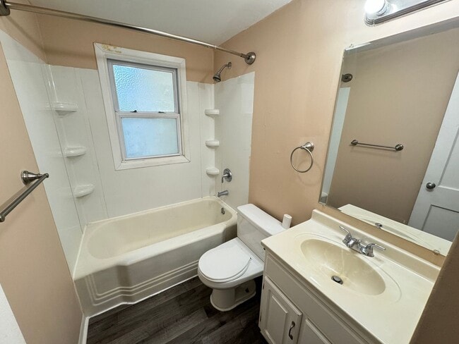 Building Photo - Charming 2-Bedroom, 1-Bathroom Home – $1,225/Month | 1,068 Sq. Ft.