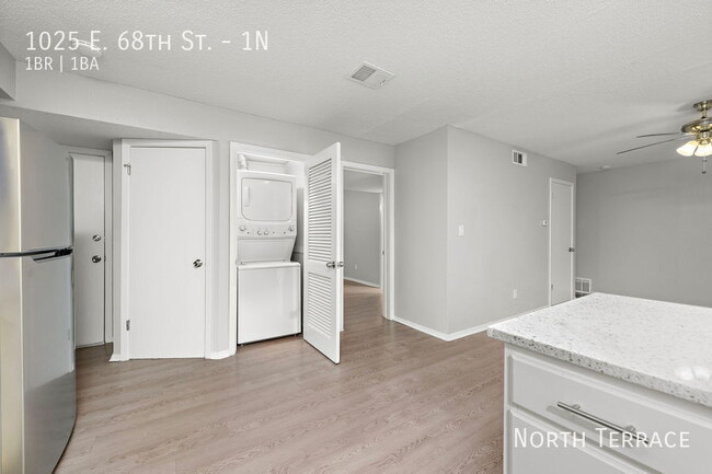Building Photo - 1025 E 68th St