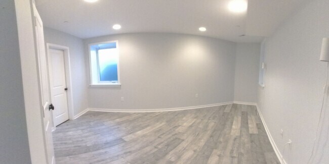 Building Photo - Incredible, modern apartment