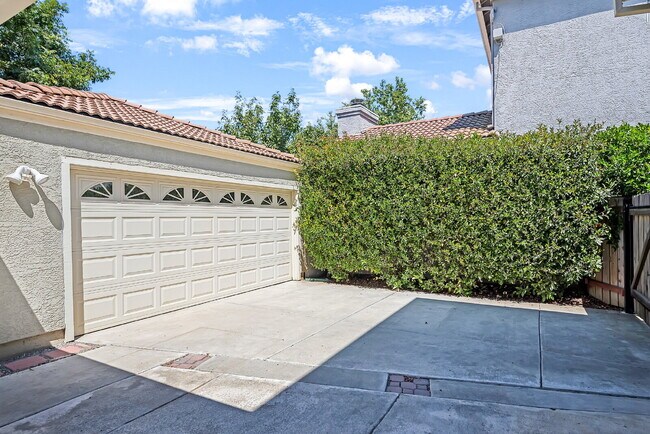 Building Photo - Move-In Ready 4-Bed, 3-Bath Gem in a Covet...