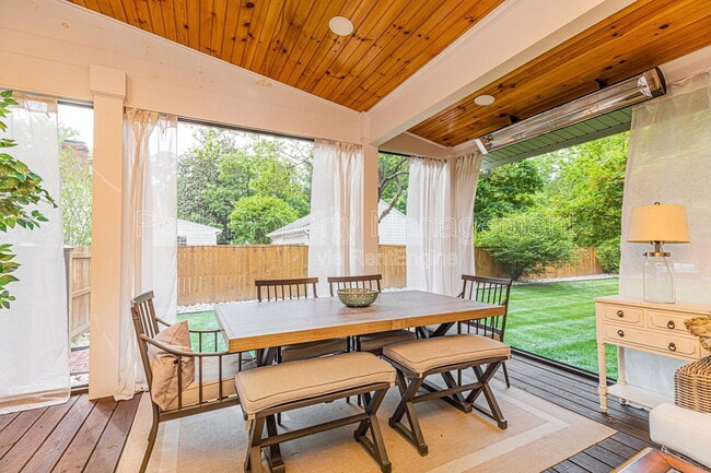 Building Photo - 9133 Robin Ridge Dr