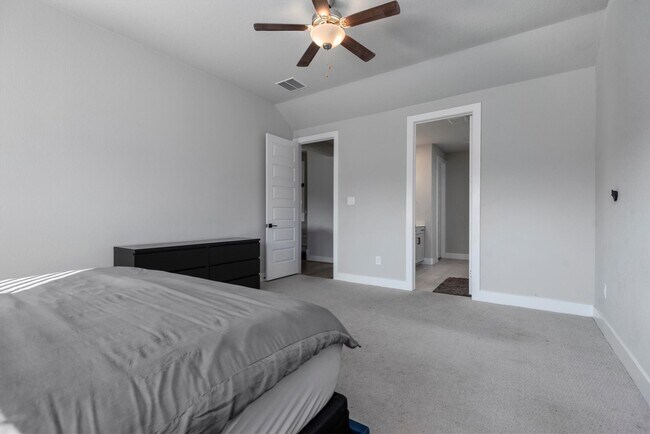 Building Photo - 17828 Hanson Ridge Dr