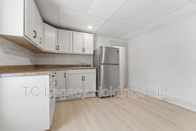 Building Photo - 16 Flint St