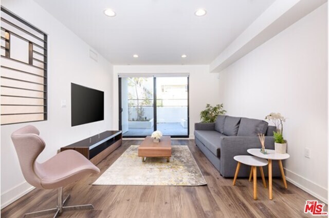 Building Photo - 807 N Hudson Ave