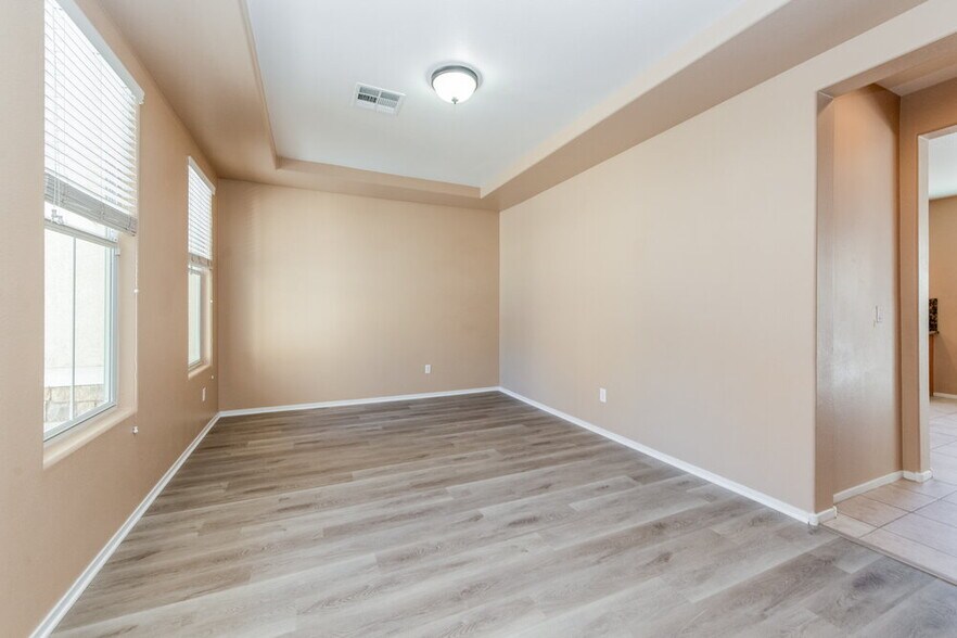 Building Photo - 2613 E Cliff Lodge Ave