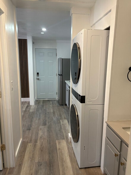 Building Photo - 150 N Main St