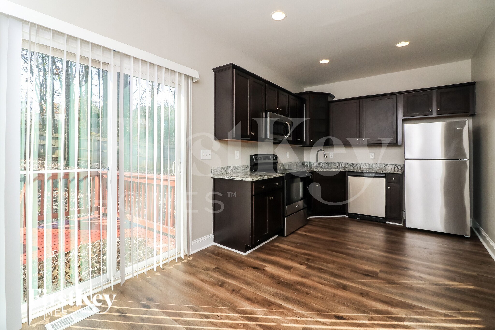 Building Photo - 260 Sterling Dr