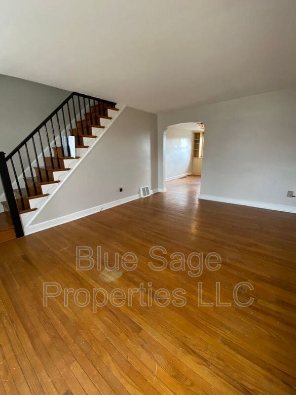 Building Photo - 2254 S Harwood Ave