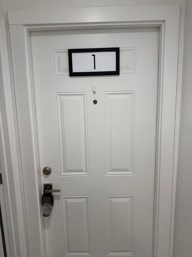 Building Photo - 400 Gallatin Ave