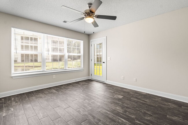 Building Photo - Woodmoor Condo