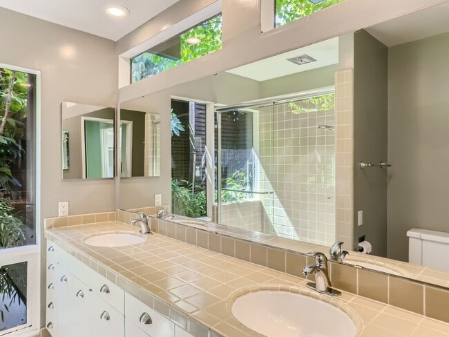 Building Photo - 4bd/3ba Kirkland House