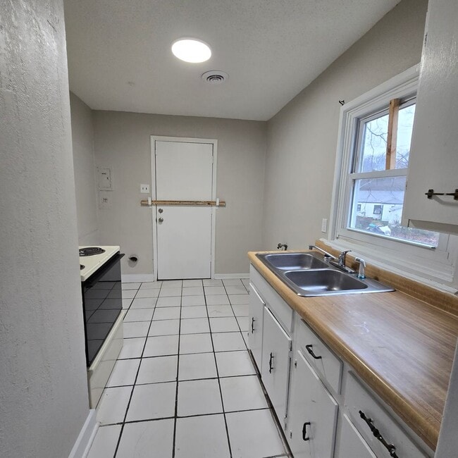 Building Photo - 784 Cherokee Ave