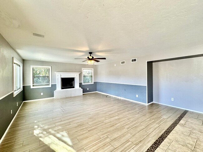 Building Photo - 12768 N Lantern Way