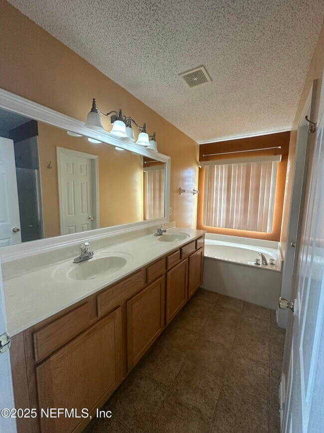 Building Photo - 8452 Stelling Dr S