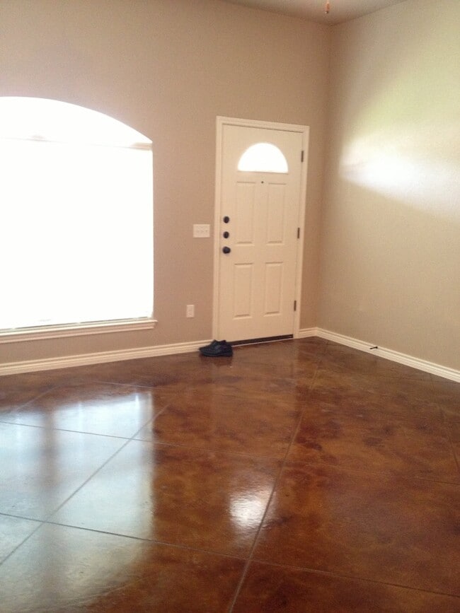 Building Photo - 617 Paseo del Plata Dr