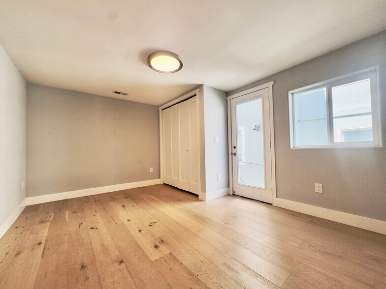 Building Photo - 914 Everett Ave