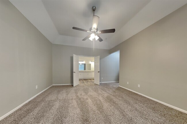 Building Photo - 14422 Bladenboro Dr