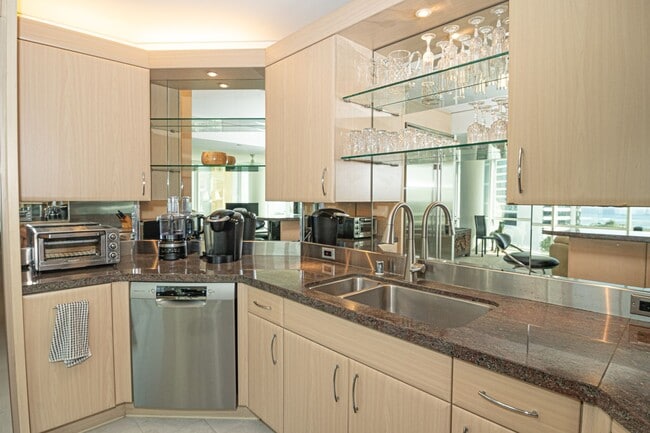 Building Photo - Fully Furnished and Spacious 2 Bedroom 2 Bath - OCEAN VIEW!