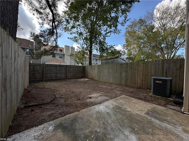 Building Photo - 3607 Chimney Creek Dr