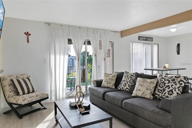 Primary Photo - 2022 Ludlow Ln