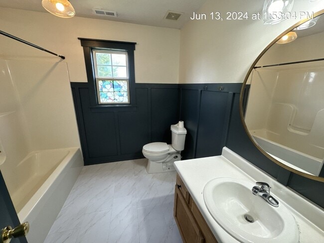 Building Photo - 146 Cavalier Dr