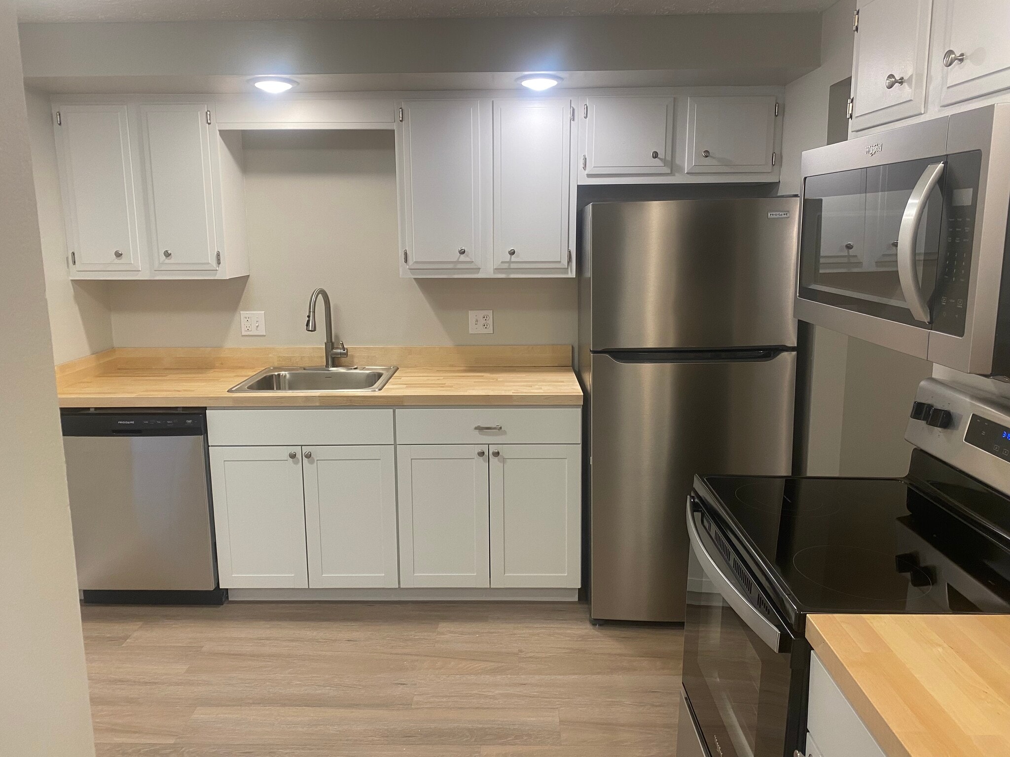 Building Photo - 74 Willowick Dr