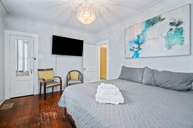 Building Photo - 1919 Rosenberg St